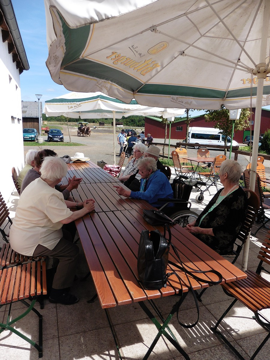 Gemeinsame Kutschfahrt in Nuweiler